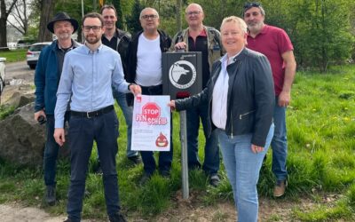 “Stopp den Scheiß!” – SPD spendet Hundekotbeutelspender