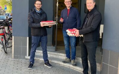 10 Jahre Osterei-Jubiläum: Detlev Pilger und Dennis Feldmann spenden Ostereier an das Obdachlosenrestaurant Mampf